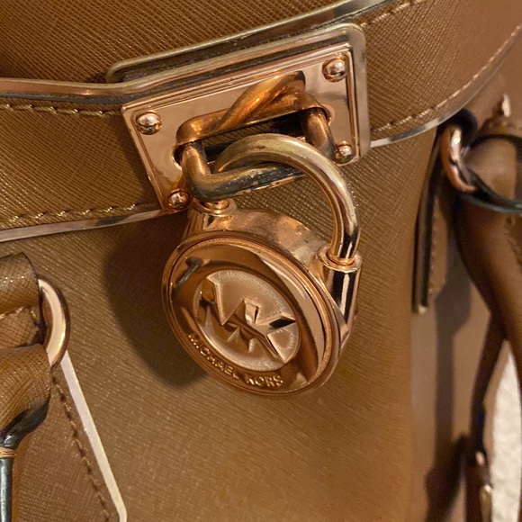 Michael Kors Hamilton Large Tote - Picture 2 of 4